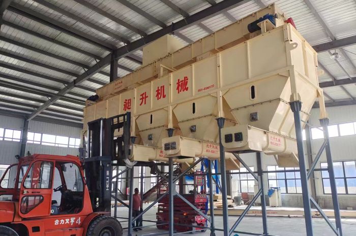 生物質(zhì)顆粒機正在組裝